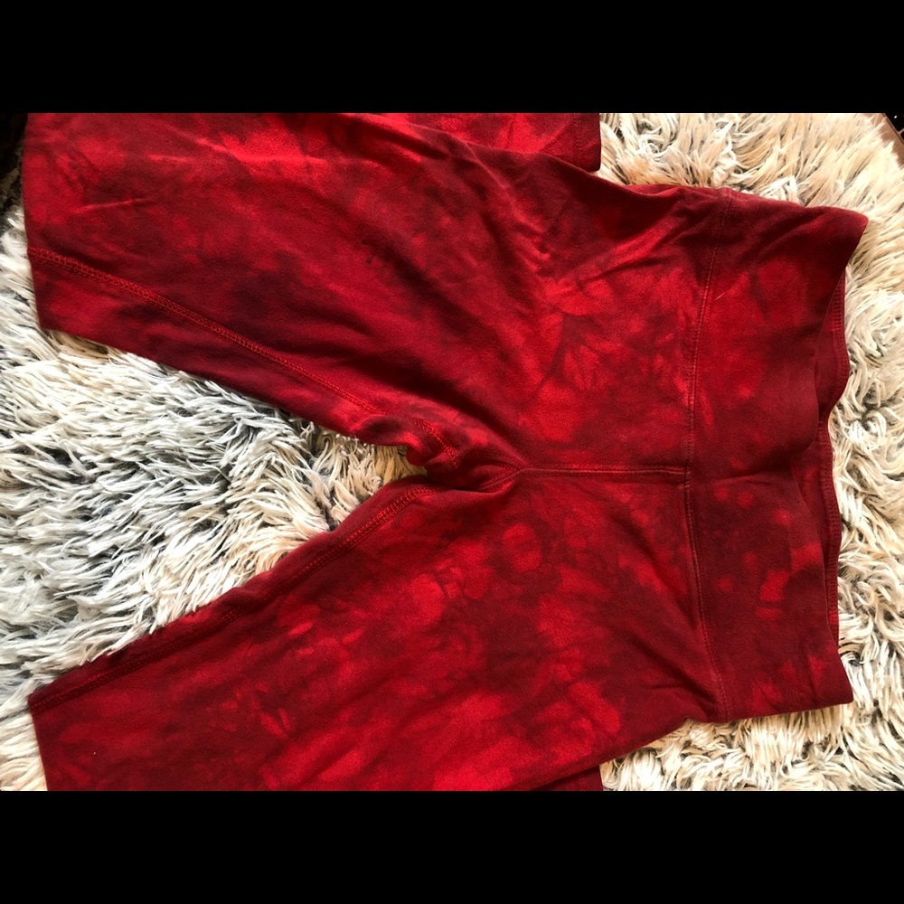 Very cute red wings leggings!